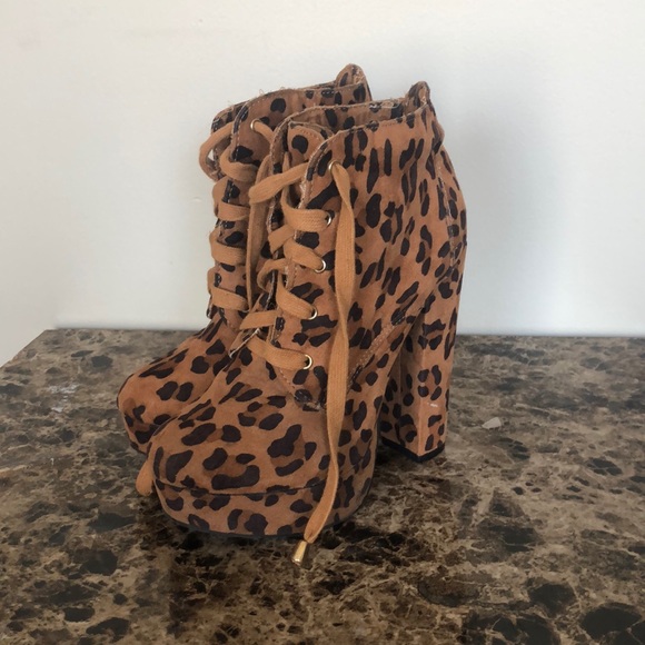 Size 6 cheetah booties - Picture 1 of 2